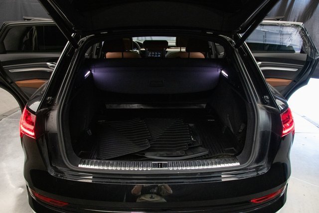 Used 2022 Audi e-tron Premium Plus w/ Premium Plus Package image 20
