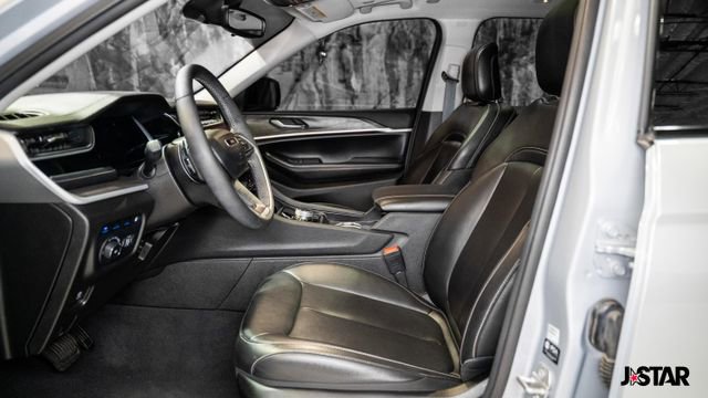 Used 2024 Jeep Grand Cherokee Limited 4xe image 3