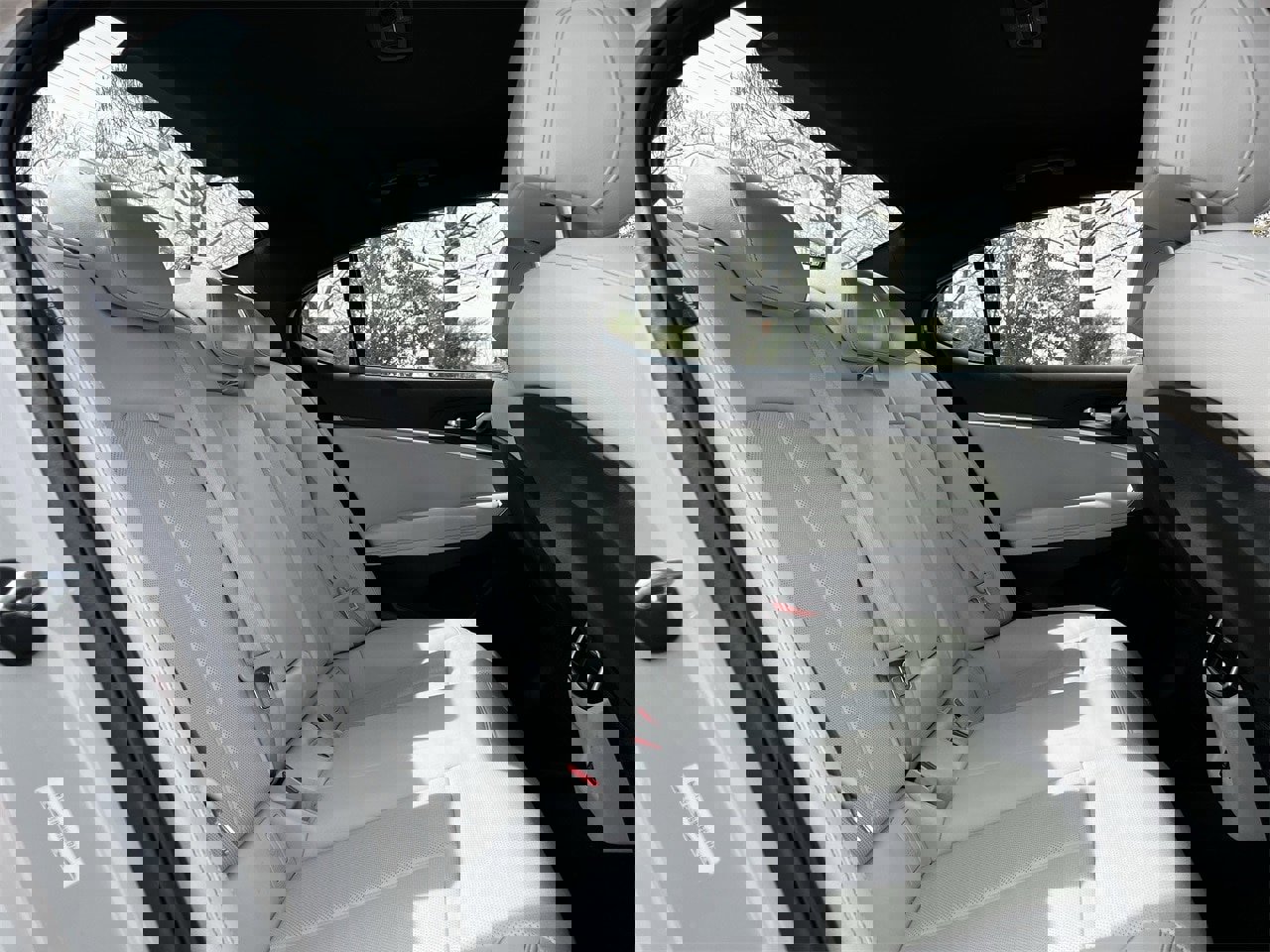 Used 2025 Genesis G70 2.5T image 26