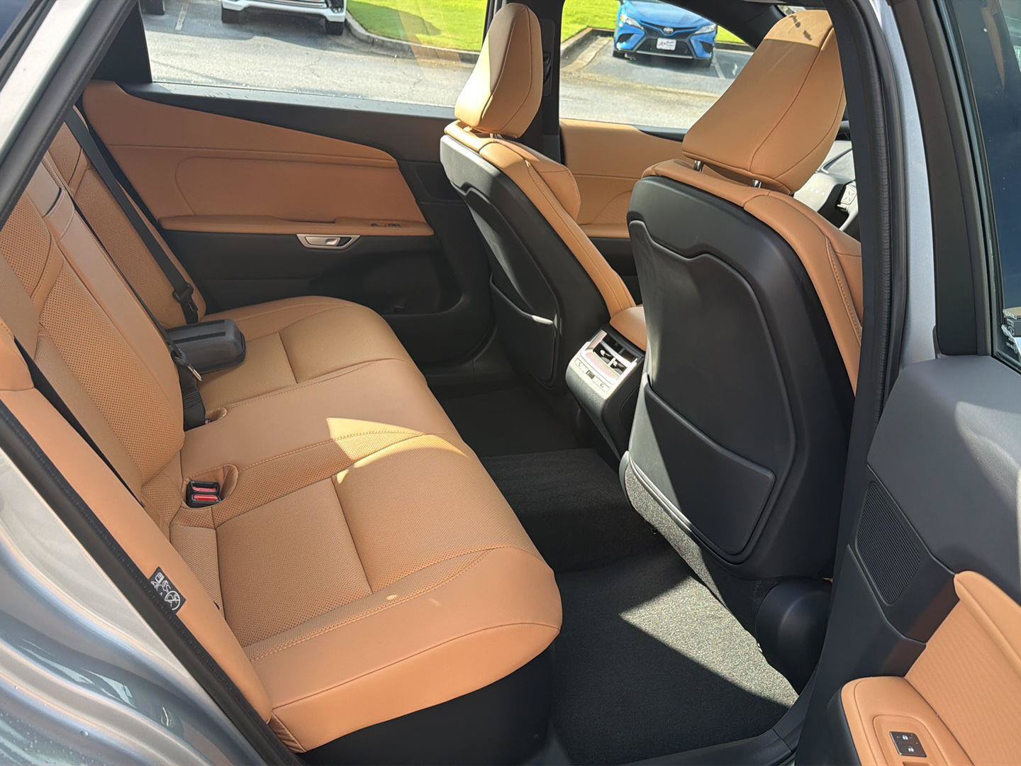 New 2026 Lexus ES 350e w/ Convenience Package FWD image 12