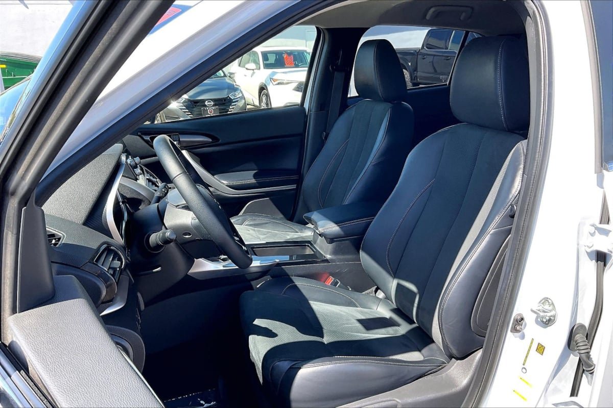Used 2025 Mitsubishi Eclipse Cross AWD image 21