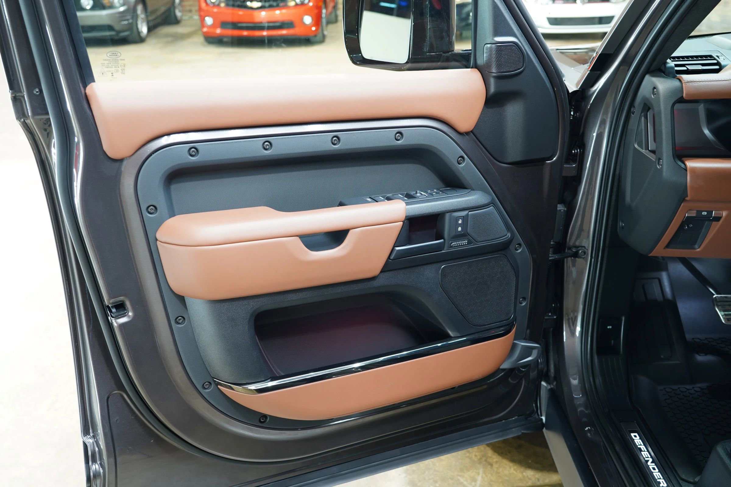 Used 2025 Land Rover Defender 110 image 45