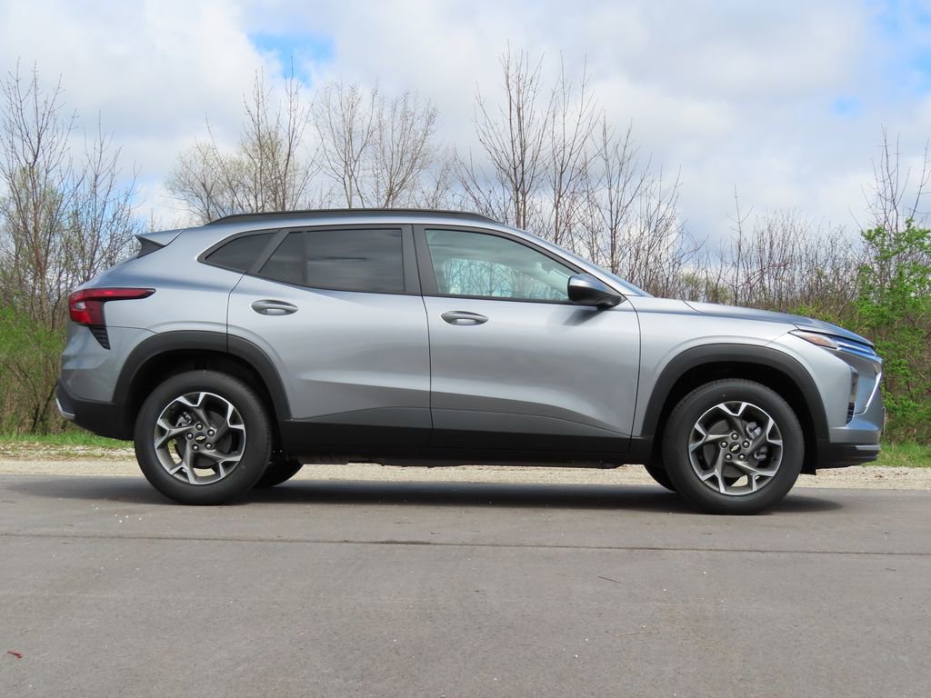 New 2026 Chevrolet Trax LT w/ Driver Confidence Package image 2