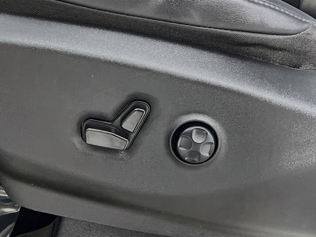 Used 2024 Chrysler Pacifica Touring-L FWD image 12