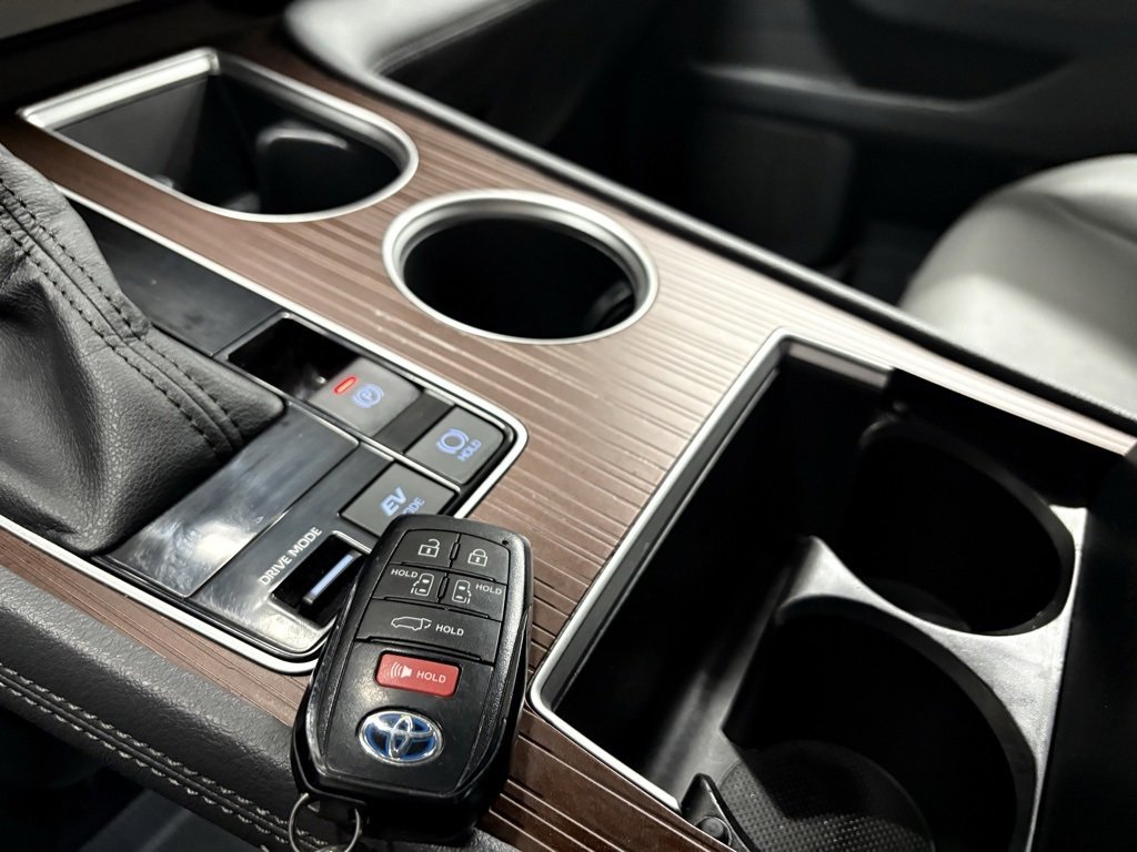 Used 2023 Toyota Sienna XLE image 24