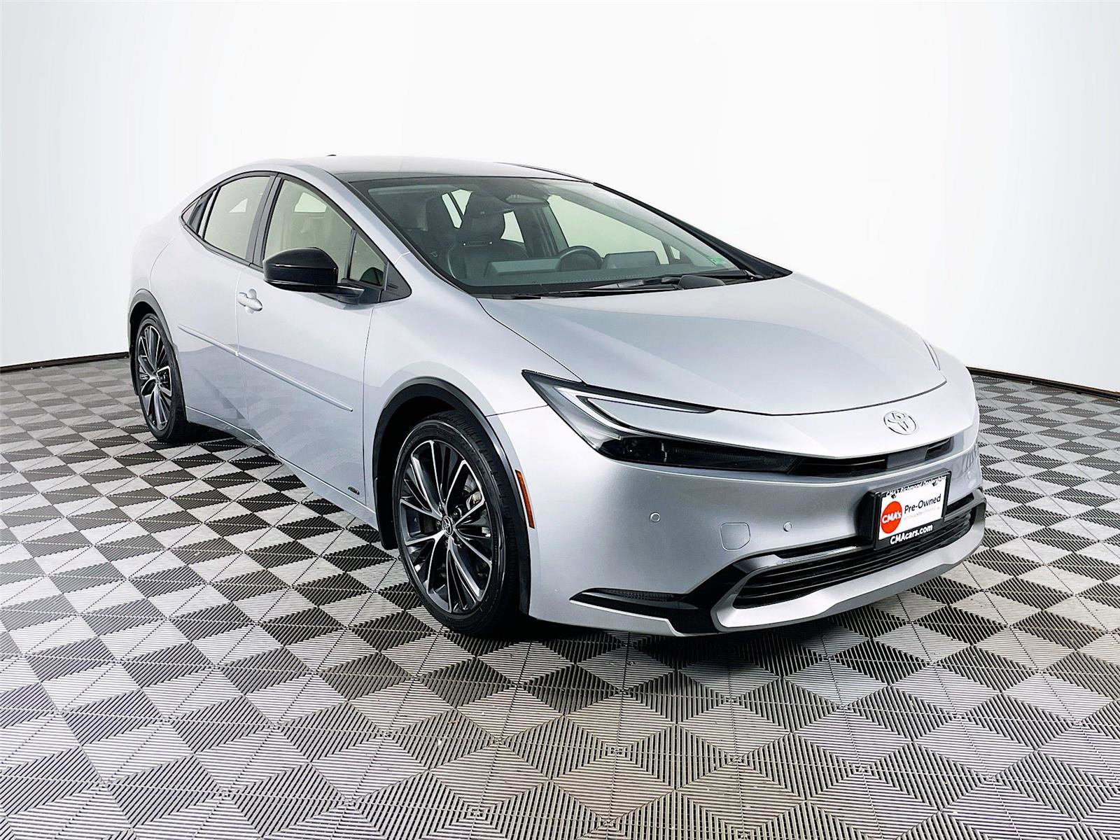 Used 2024 Toyota Prius XLE image 1