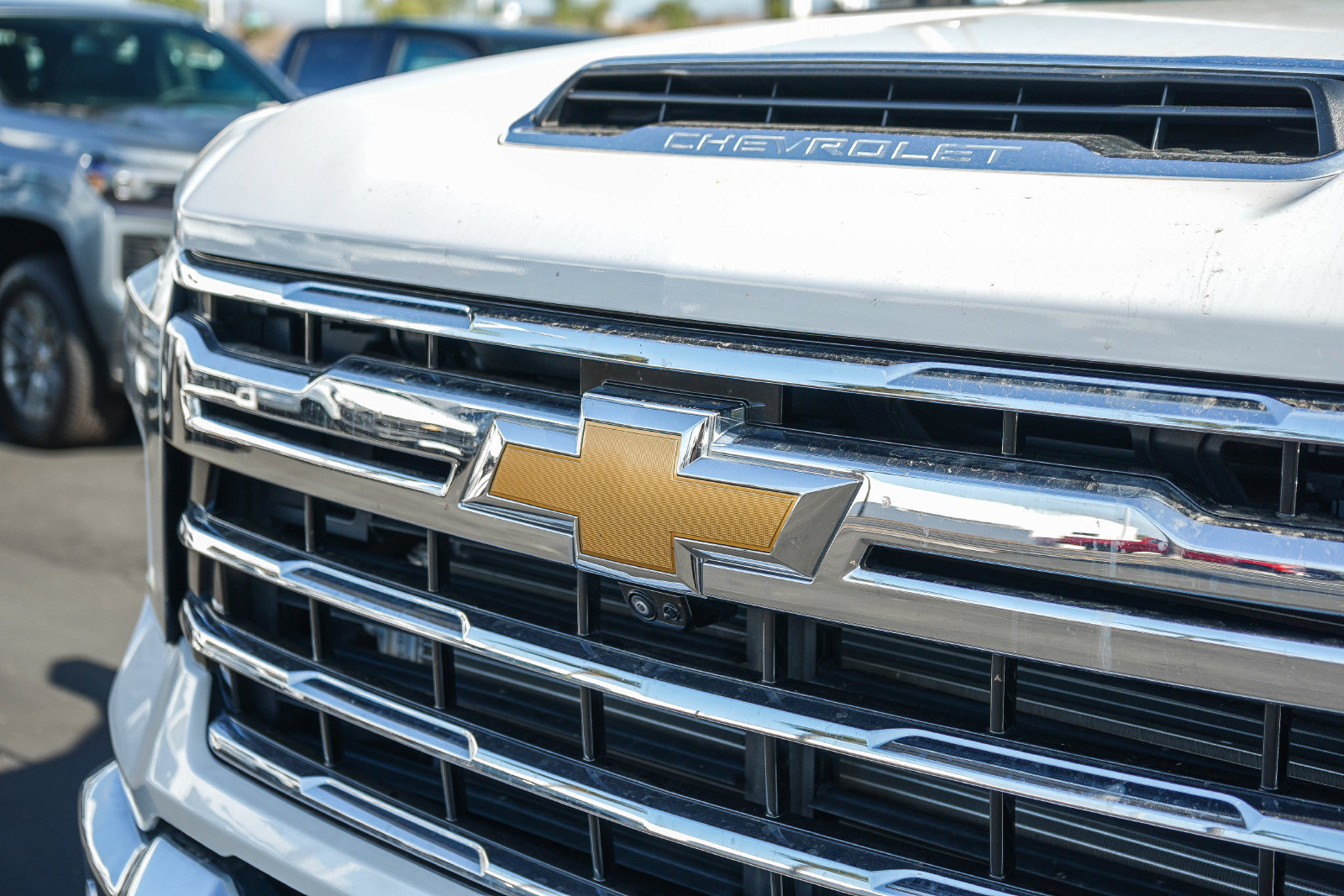 Used 2024 Chevrolet Silverado 2500 LTZ w/ LTZ Premium Package AWD/4WD image 9