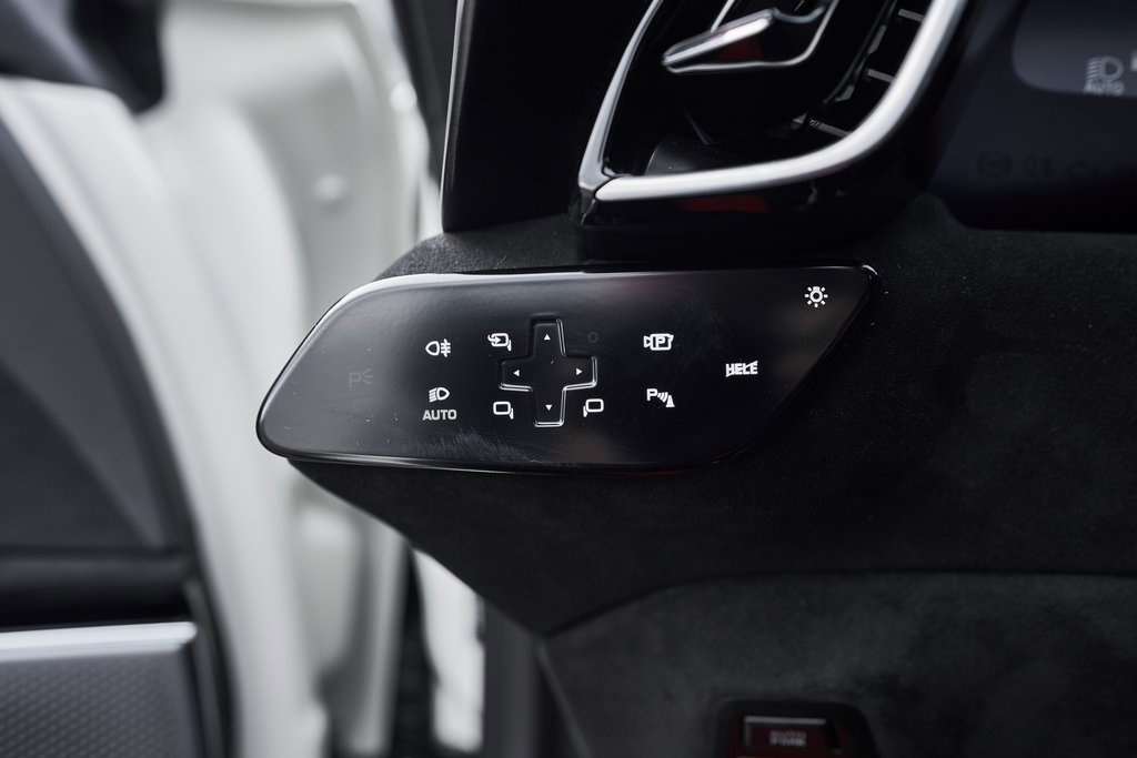 Used 2024 Ferrari Roma Spider image 47