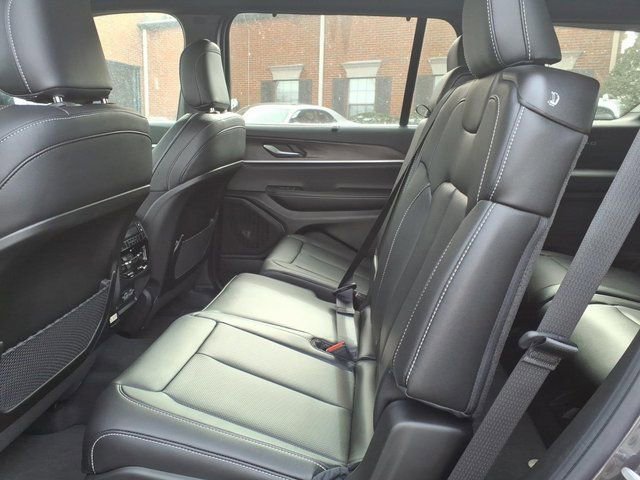 New 2025 Jeep Grand Cherokee L Limited w/ Luxury Tech Group II image 10