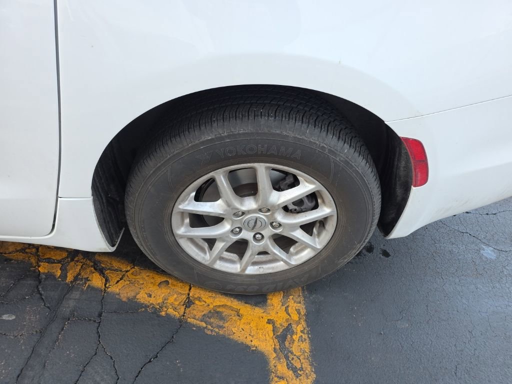 Used 2024 Chrysler Pacifica Touring-L image 10