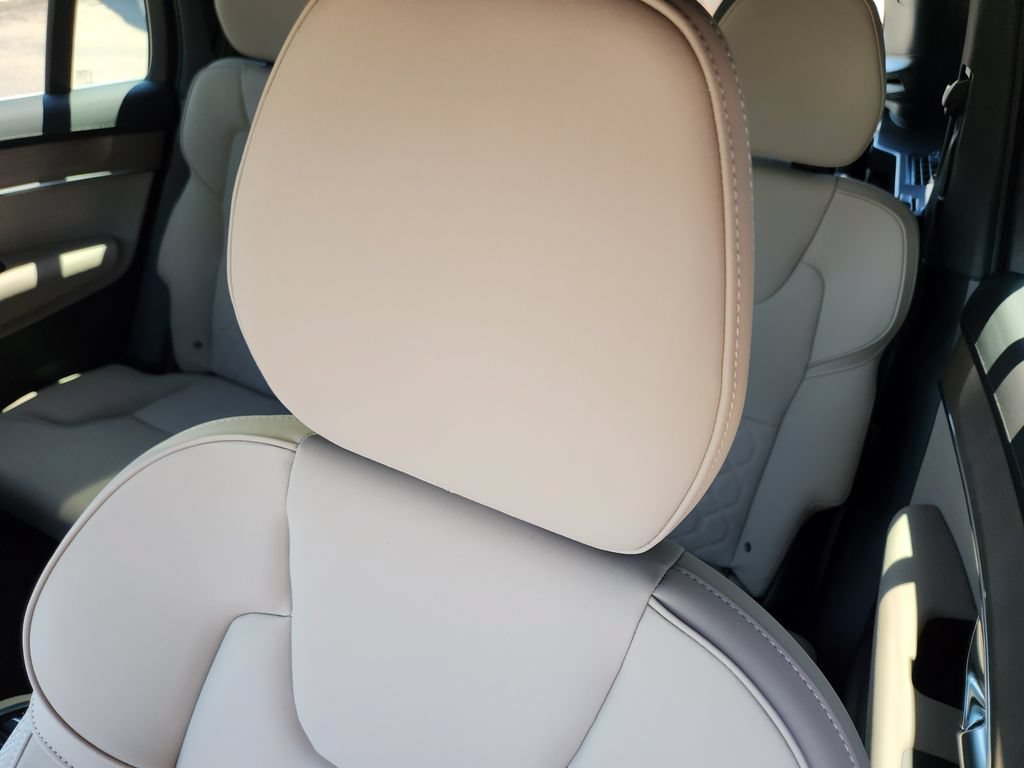 New 2026 Volvo XC90 T8 Plus w/ Protection Package AWD/4WD image 6