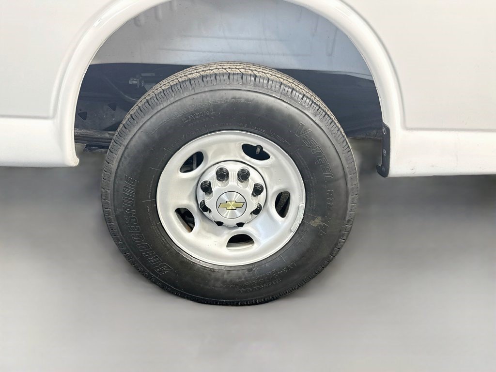 Used 2025 Chevrolet Express 2500 RWD image 29