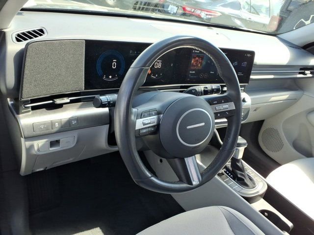 Used 2025 Hyundai Kona SEL FWD image 6
