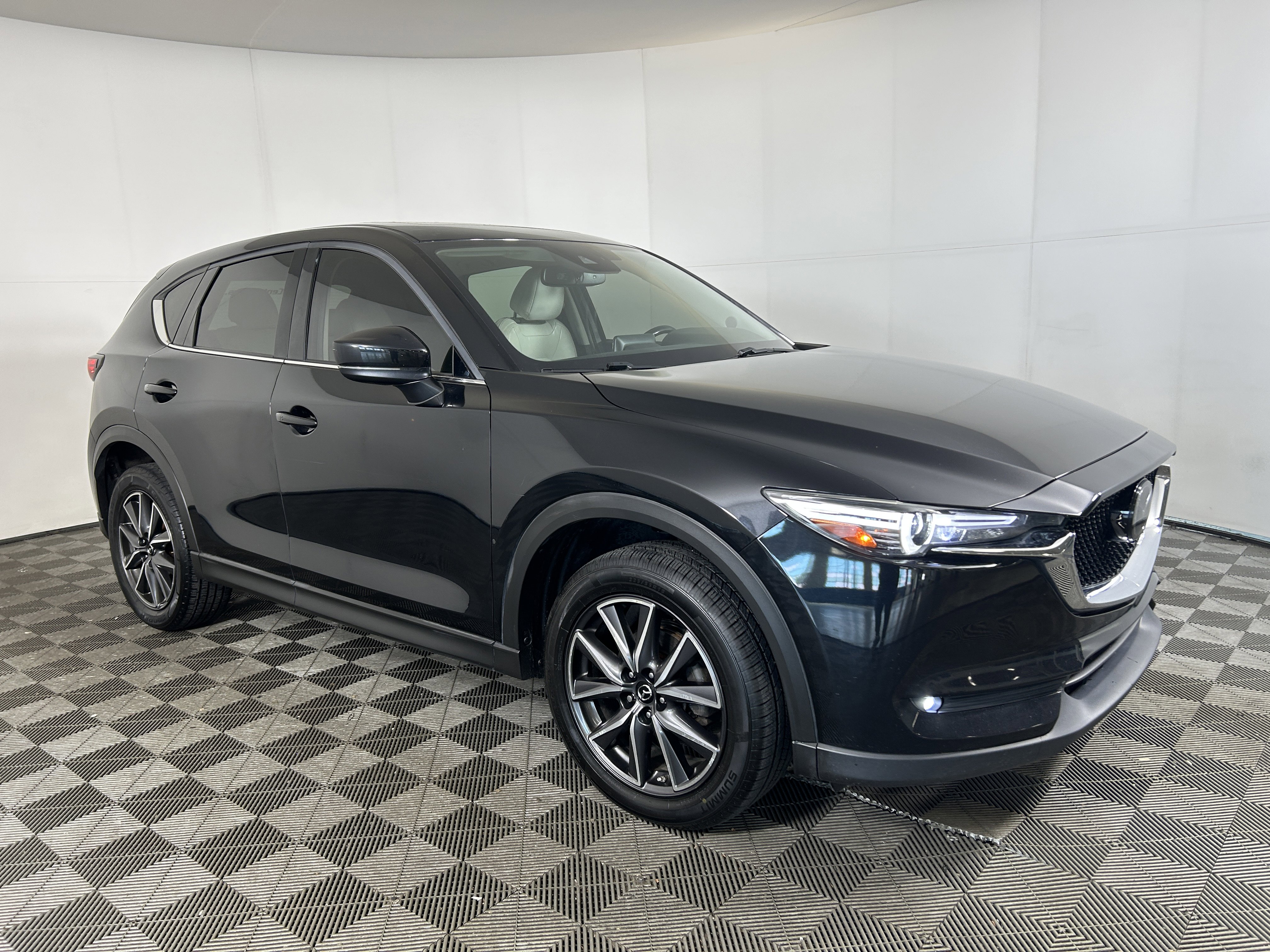 Used 2017 MAZDA CX-5 Grand Touring image 3