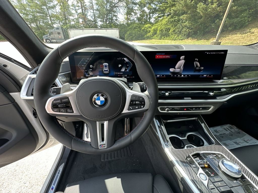 Used 2025 BMW X7 M60i image 45