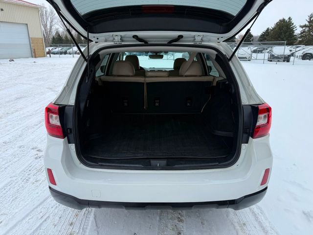 Used 2017 Subaru Outback 2.5i Premium image 3