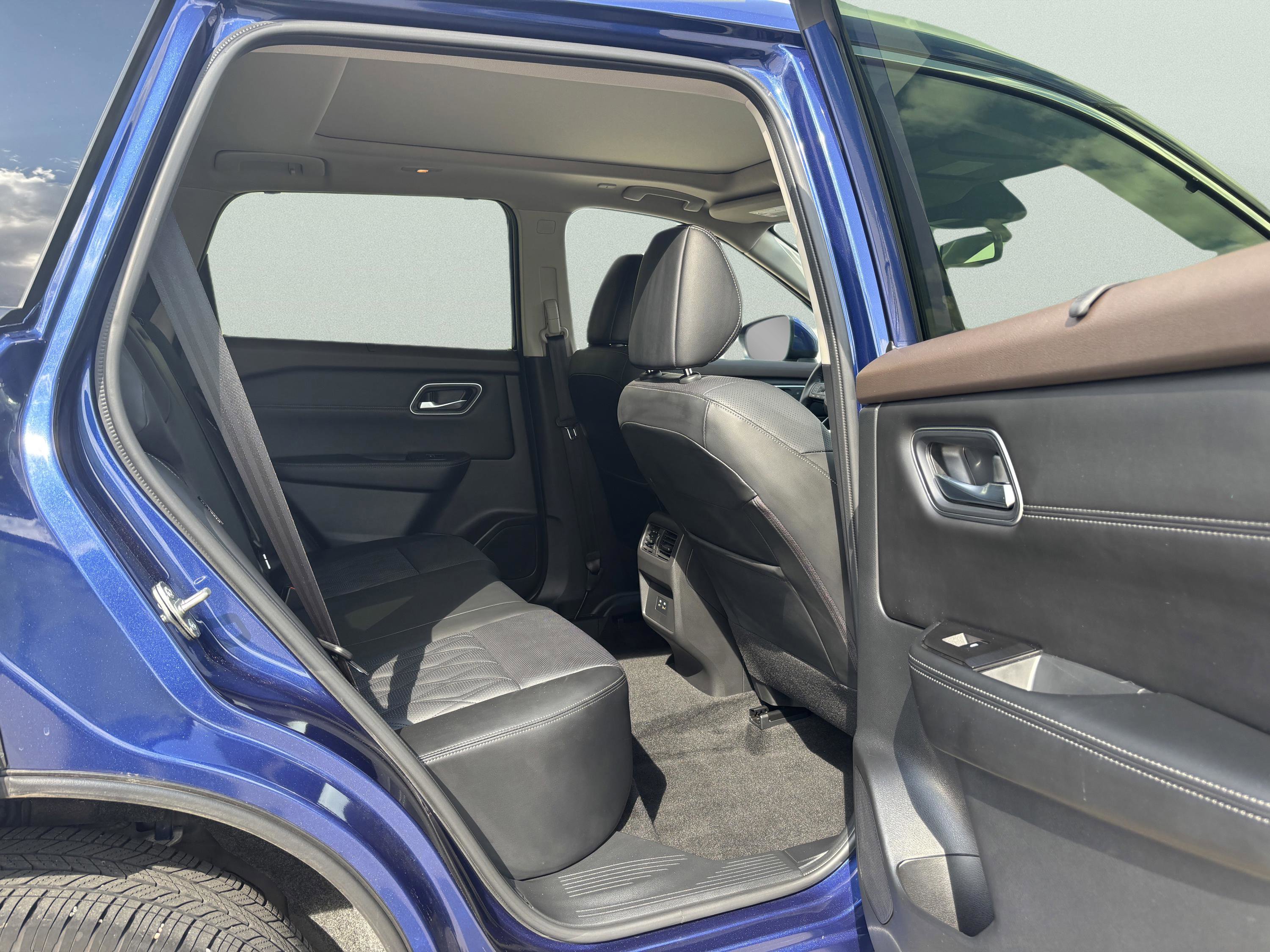 Used 2023 Nissan Rogue Platinum AWD/4WD image 15