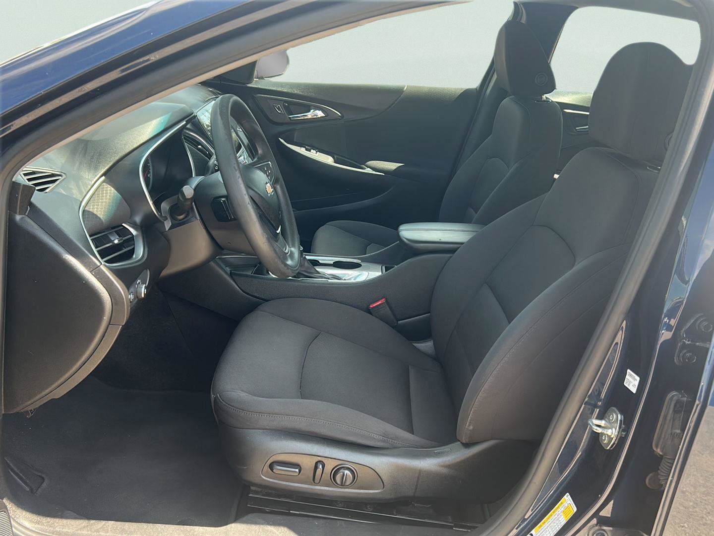 Used 2021 Chevrolet Malibu LT FWD image 7