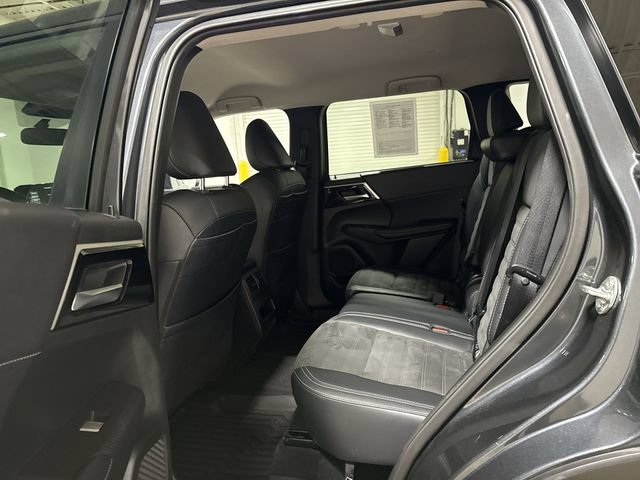 Used 2024 Mitsubishi Outlander SE FWD image 23