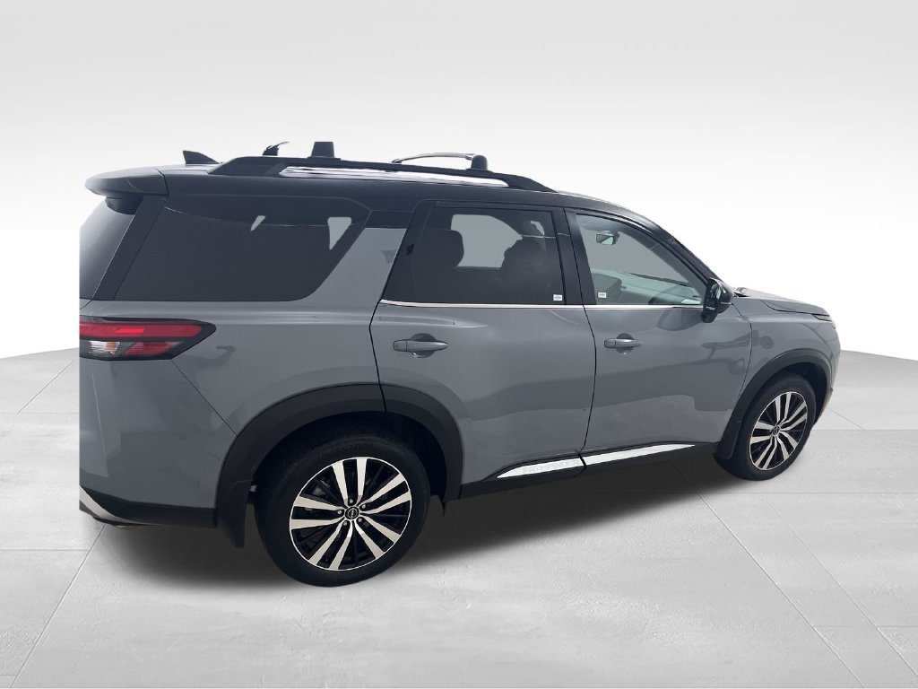 Certified 2025 Nissan Pathfinder Platinum w/ Cargo Package AWD/4WD image 6
