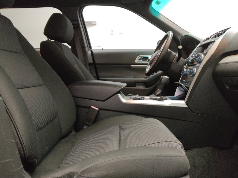 Used 2015 Ford Explorer XLT image 21