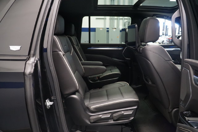Used 2025 Cadillac Escalade ESV Premium Luxury w/ Touring Package AWD/4WD image 20