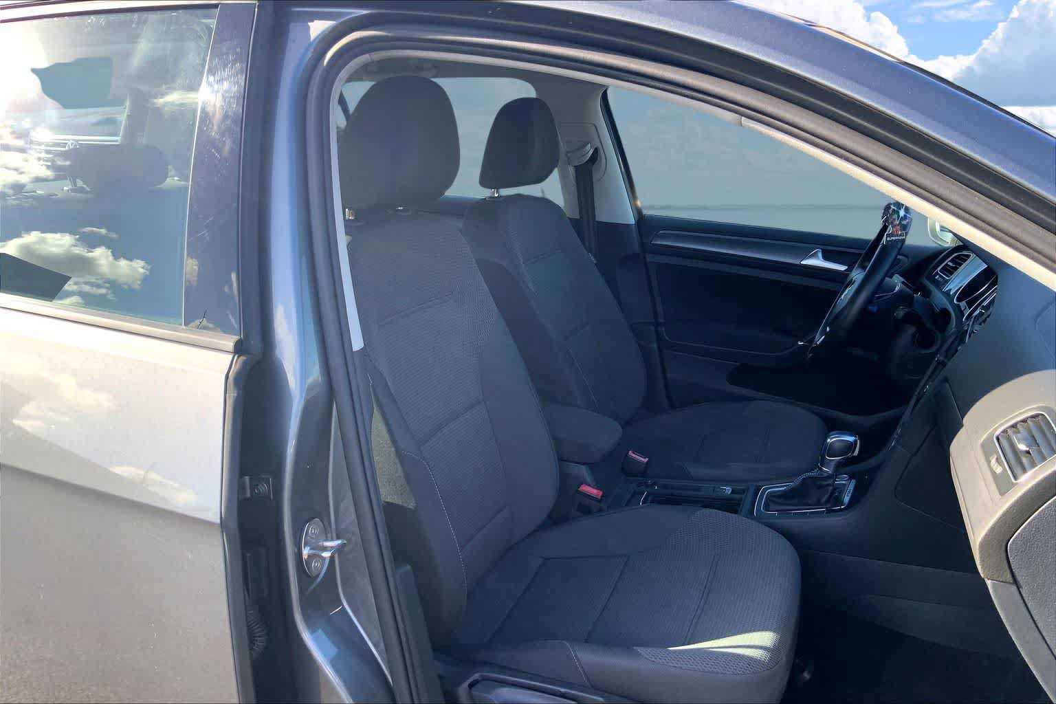 Used 2019 Volkswagen e-Golf SE w/ Driver Assistance Package FWD image 13