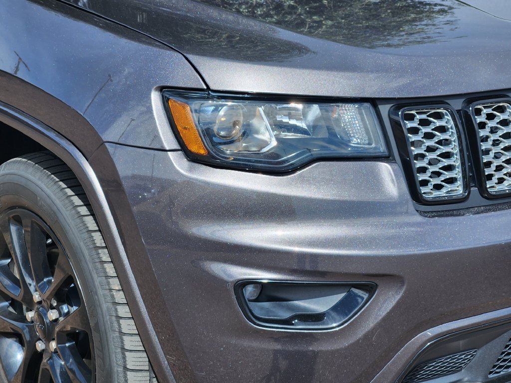 Used 2020 Jeep Grand Cherokee Altitude AWD/4WD image 28