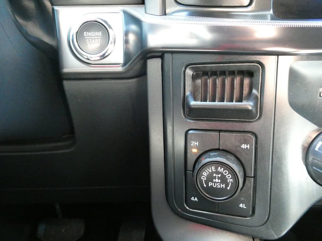 Used 2025 Ford F150 Lariat AWD/4WD image 26