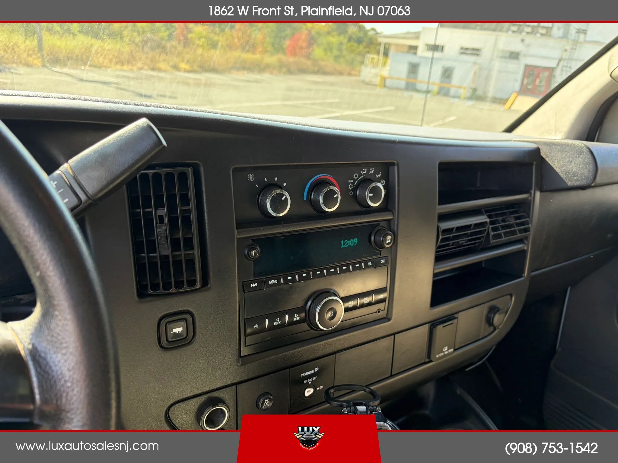 Used 2015 GMC Savana 3500 RWD image 25