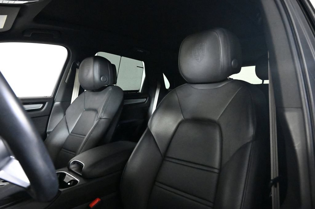 Certified 2023 Porsche Cayenne Platinum Edition AWD/4WD image 5