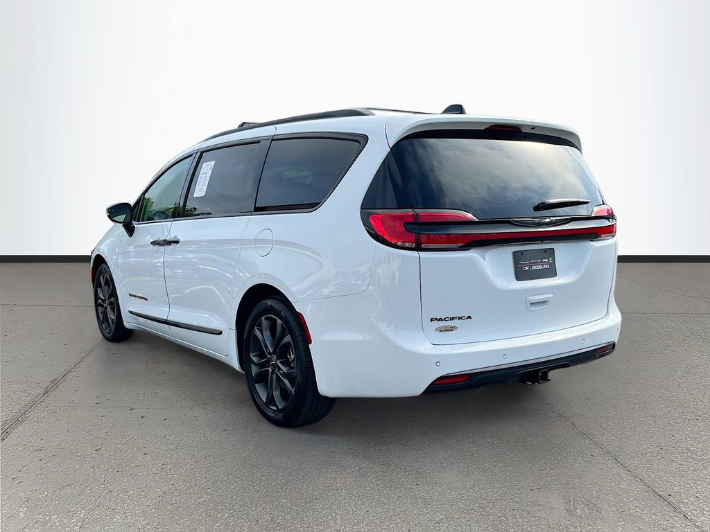 Certified 2024 Chrysler Pacifica Touring-L w/ Road Tripper Package FWD image 5