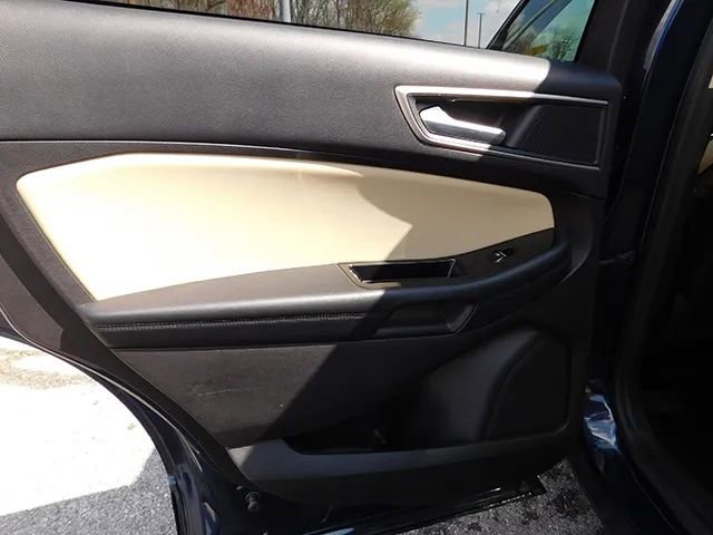 Used 2017 Ford Edge SEL w/ Equipment Group 201A AWD/4WD image 12