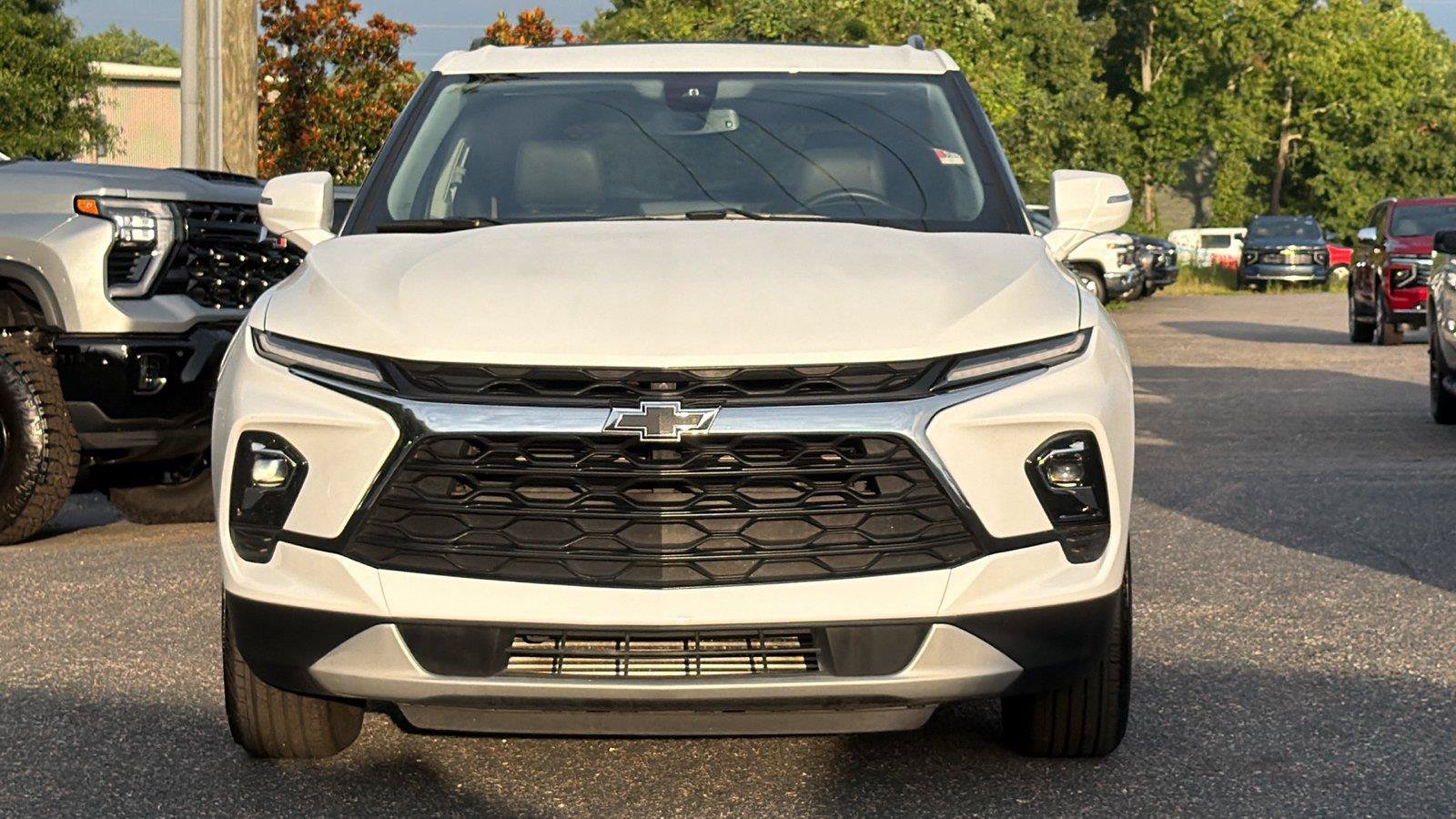 Used 2024 Chevrolet Blazer LT FWD image 2