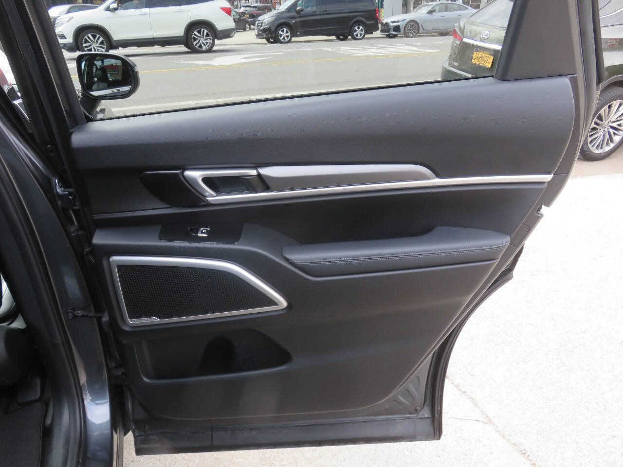 Used 2020 Kia Telluride LX AWD/4WD image 32
