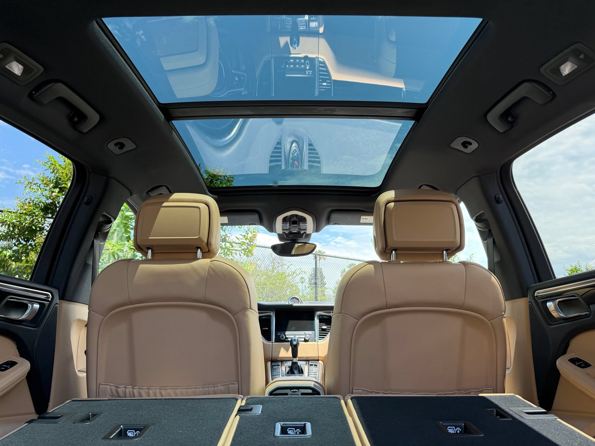 Certified 2017 Porsche Macan AWD/4WD image 35