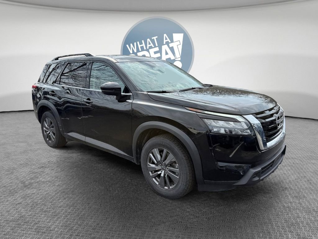 Used 2024 Nissan Pathfinder SV image 1