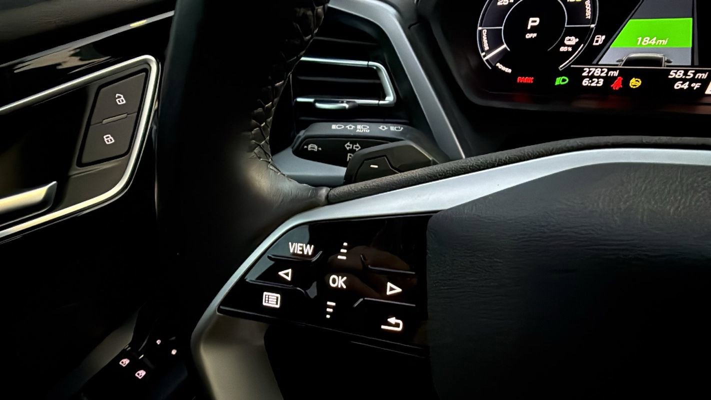 Used 2024 Audi Q4 e-tron Premium Plus w/ Premium Plus image 17