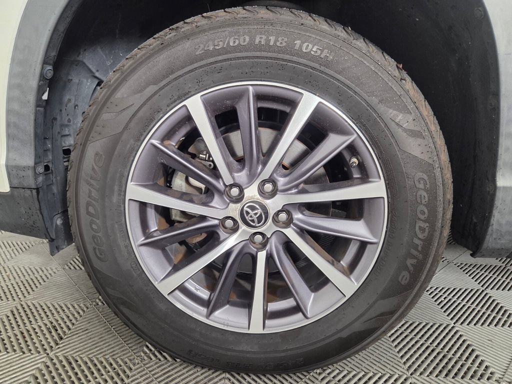 Used 2019 Toyota Highlander XLE FWD image 8