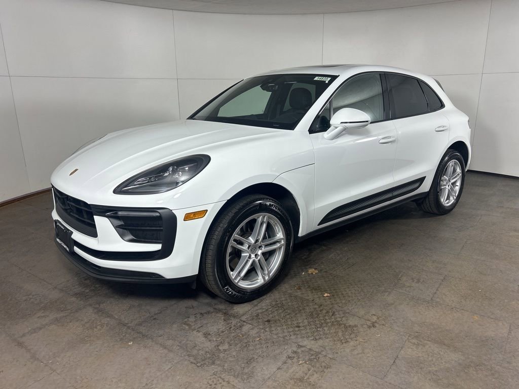 Certified 2025 Porsche Macan image 1