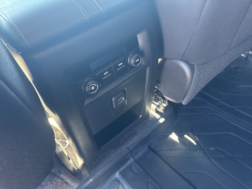 Used 2020 Chevrolet Traverse LT image 30