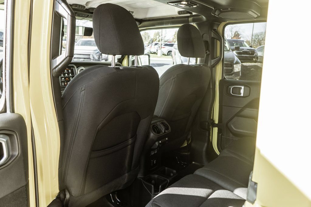 Used 2023 Jeep Wrangler Unlimited Sahara AWD/4WD image 27
