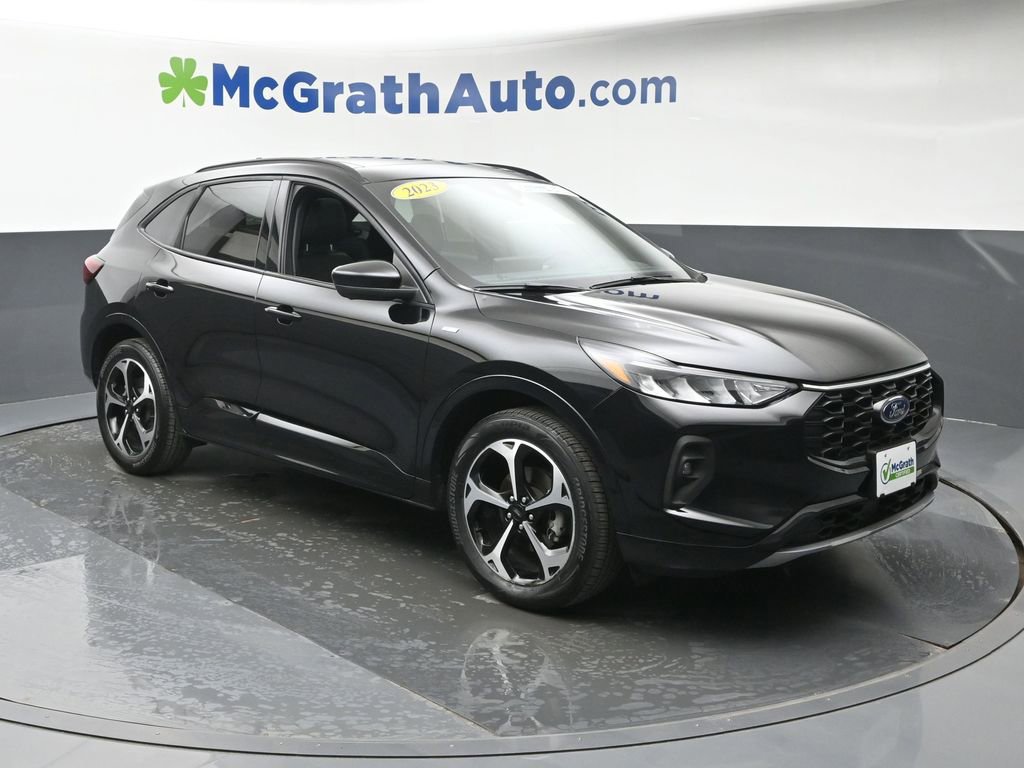 Used 2023 Ford Escape ST-Line Select w/ Tech Pack #2 AWD/4WD image 2