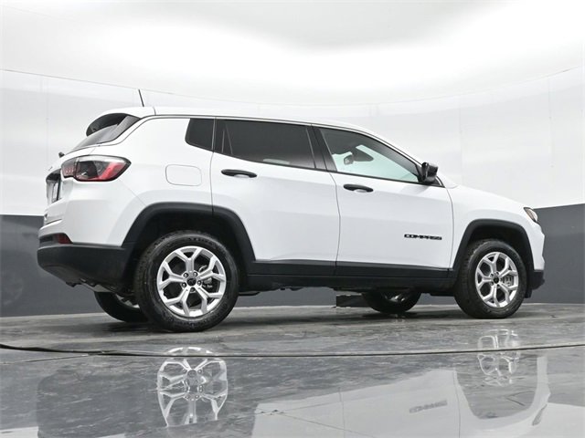 Used 2025 Jeep Compass Sport image 37