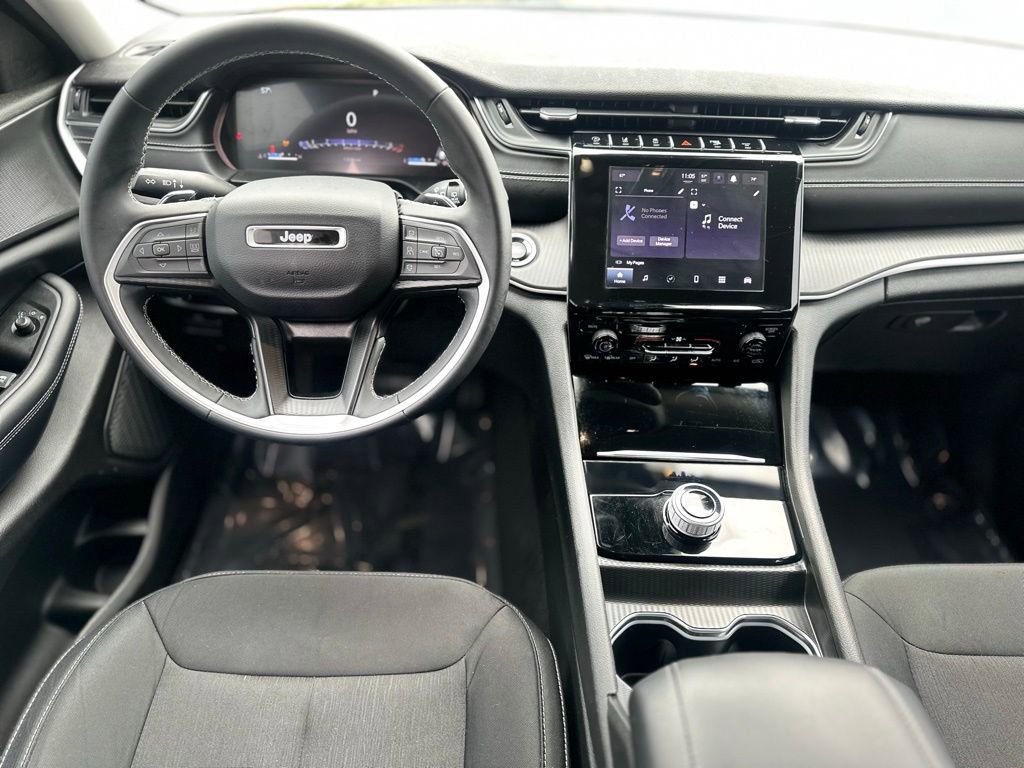 Used 2024 Jeep Grand Cherokee Laredo X image 10