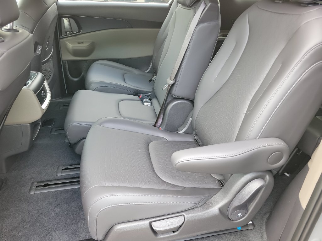 New 2027 Kia Carnival LXS FWD image 13