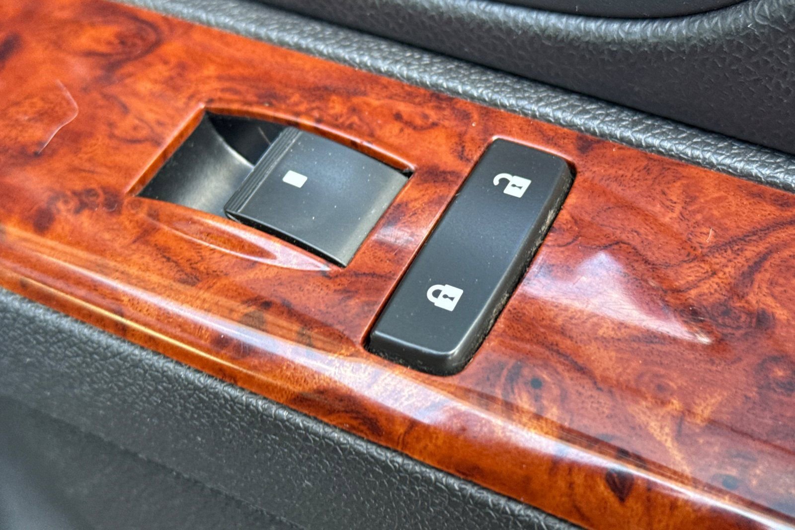 Used 2011 Chevrolet Tahoe LTZ AWD/4WD image 21