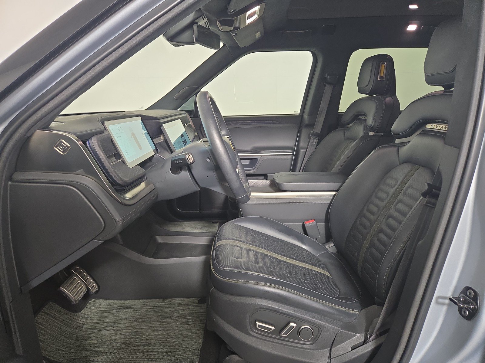 Used 2024 Rivian R1S Adventure AWD/4WD image 20
