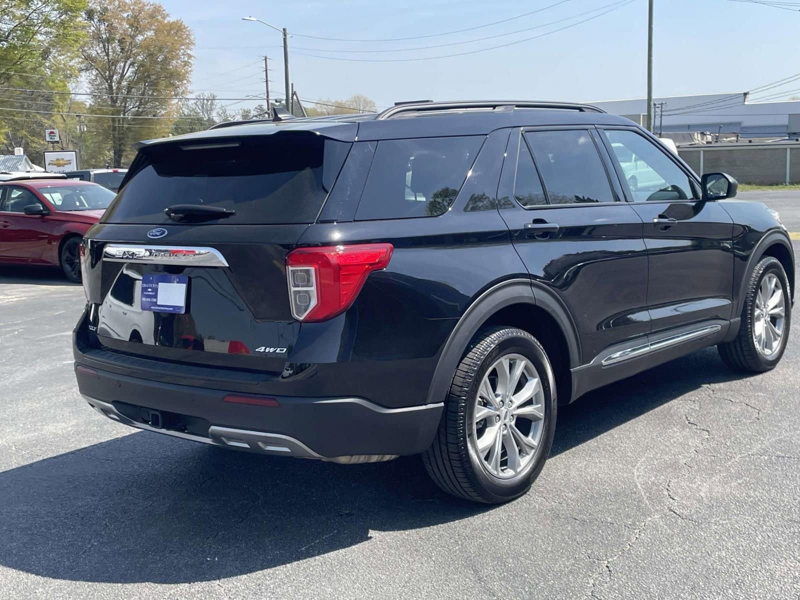 Used 2023 Ford Explorer XLT w/ Equipment Group 202A AWD/4WD image 3