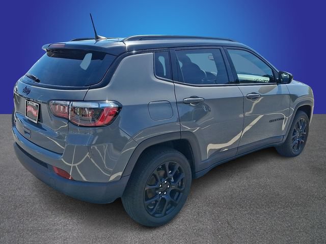 Used 2023 Jeep Compass Latitude w/ Sun and Sound Group AWD/4WD image 4